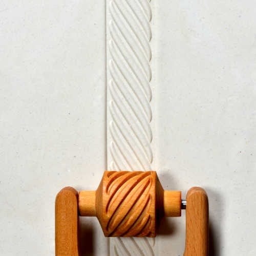 Medium Handle Roller